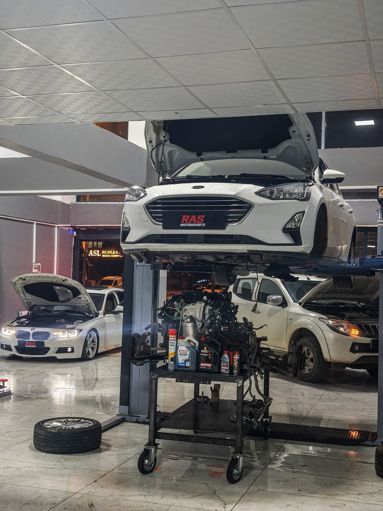 RAS MOTORSPORTS servis alanında bakım yapılan araçlar